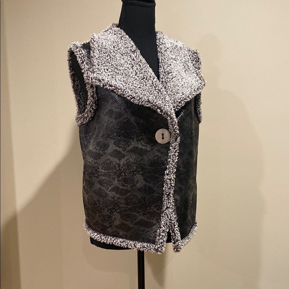 Joseph Ribkoff Vest Faux Leather Faux Sherpa Reptile Texture Shawl Collar Size 8 - Picture 1 of 11